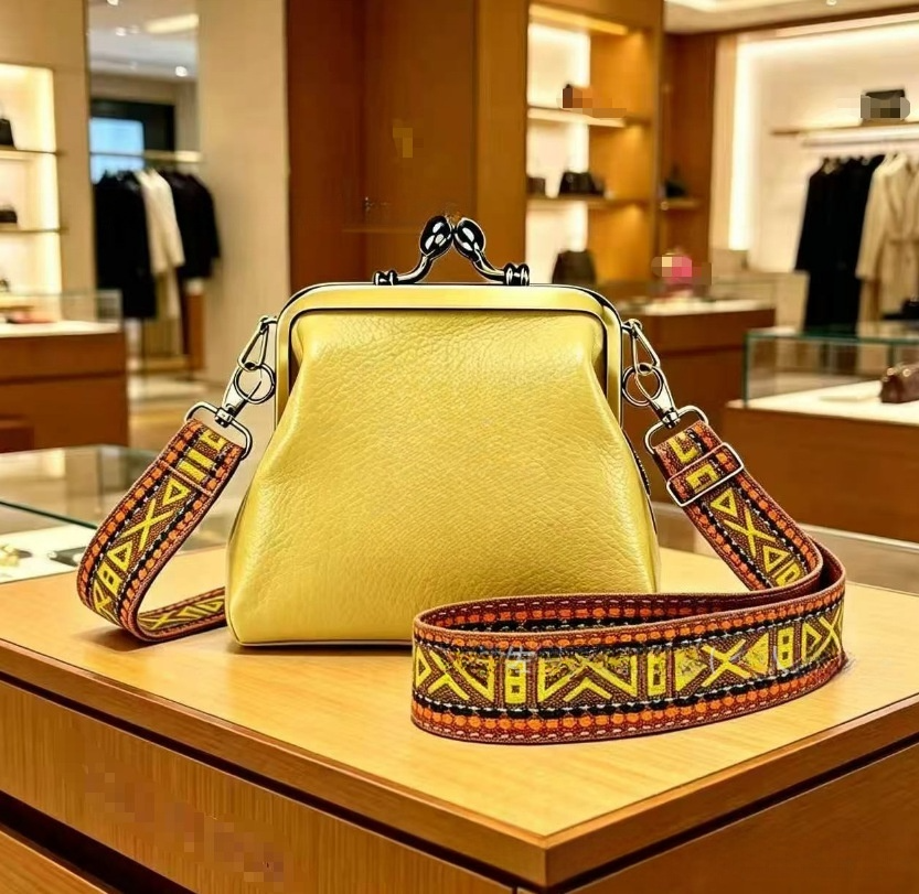 Women's new wide shoulder strap mini clip coin purse crossbody bag