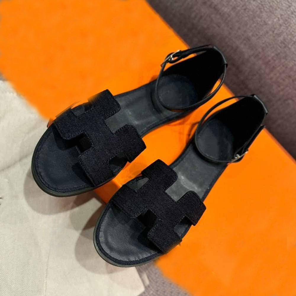 Women's new flat sandals with open toes. have a shoe box