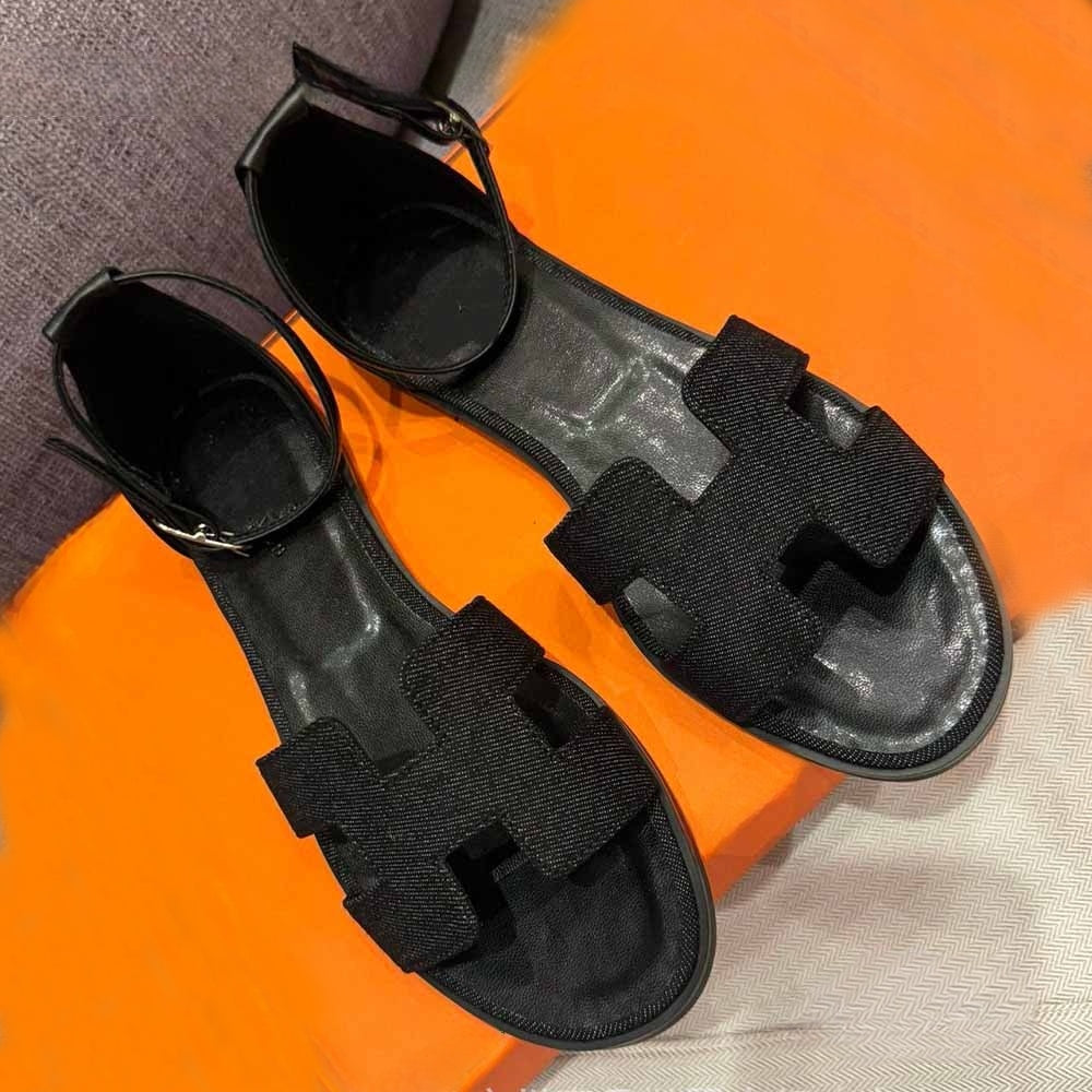 Women's new flat sandals with open toes. have a shoe box