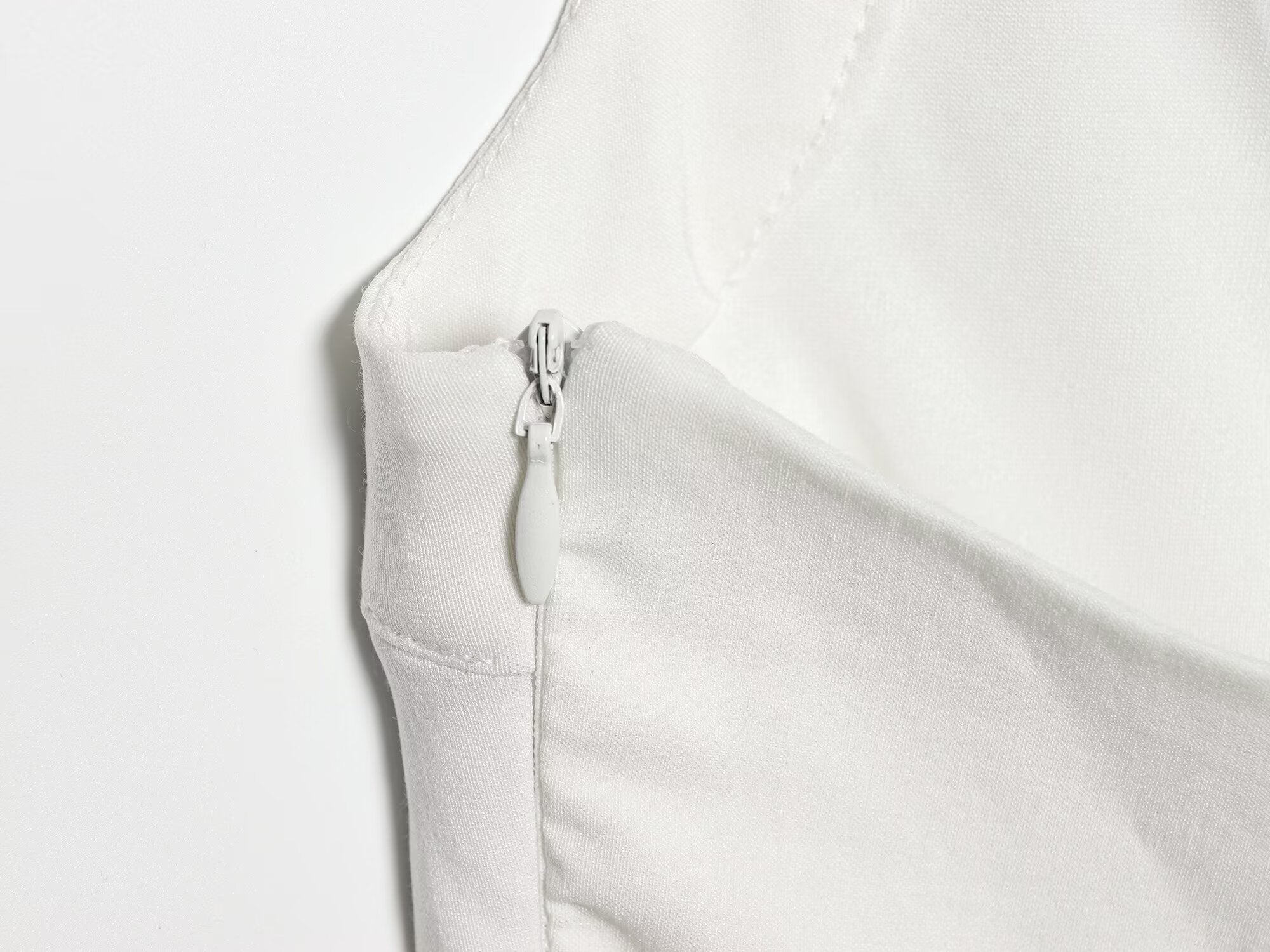 Women's sleeveless hanging neck wide hem dress