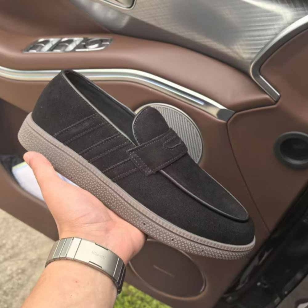 Women's new leisure and comfortable loafers have a shoe box