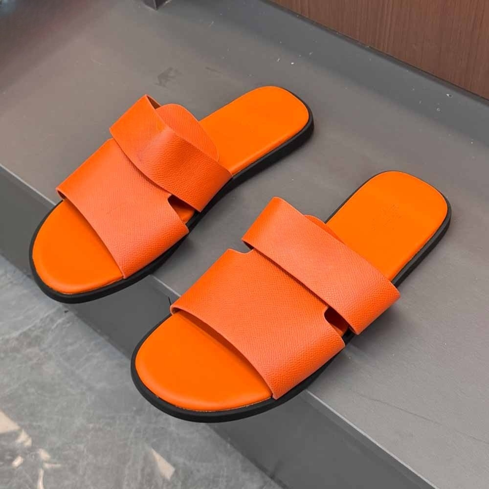 Women's new leather flat-bottomed non-slip beach slippers have a shoe box