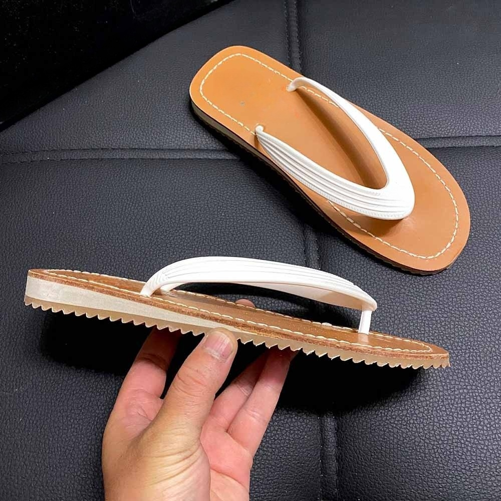 Women's new fashion flat-bottomed flip-flops have a shoe box
