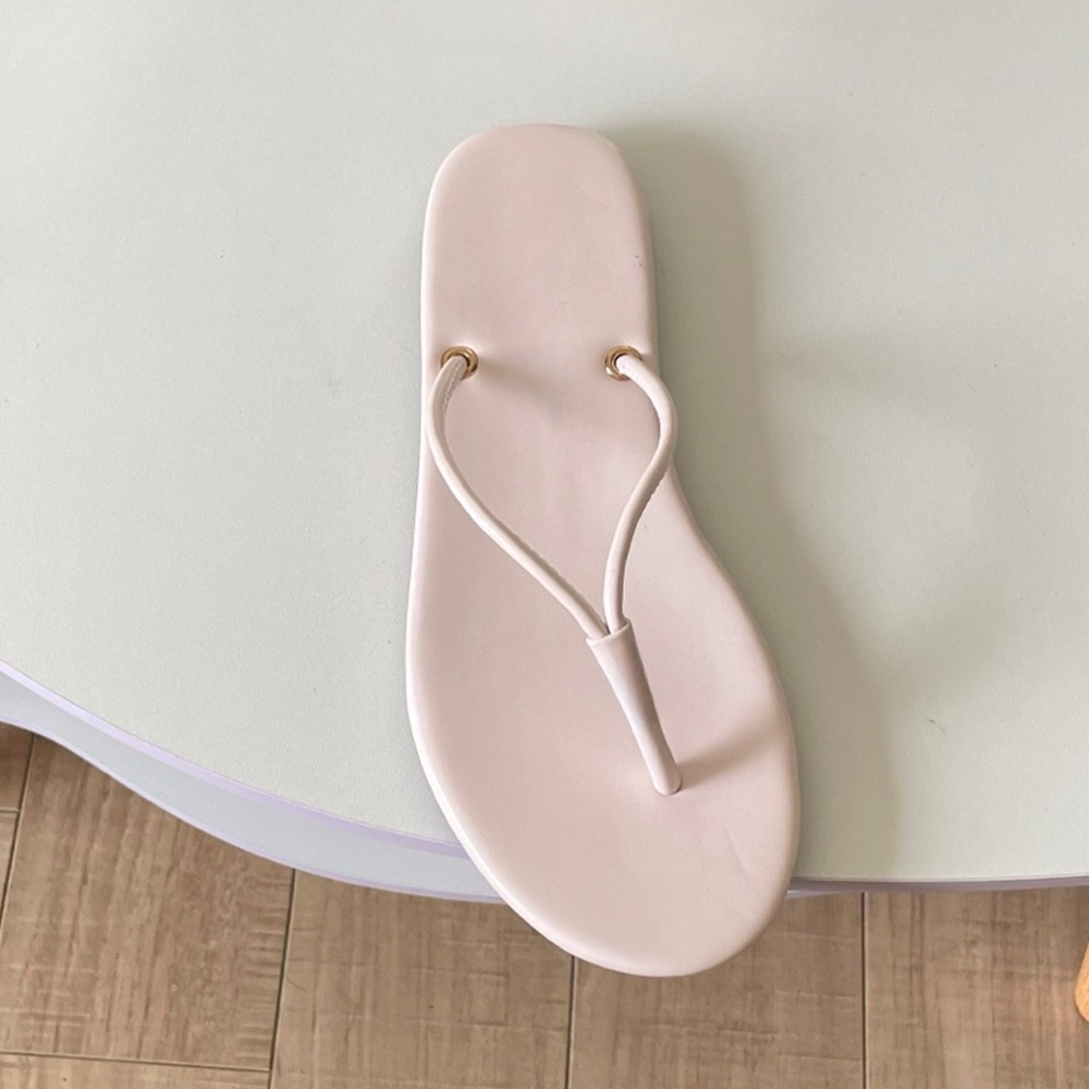 Women's new thin-soled toe slippers have a shoe box