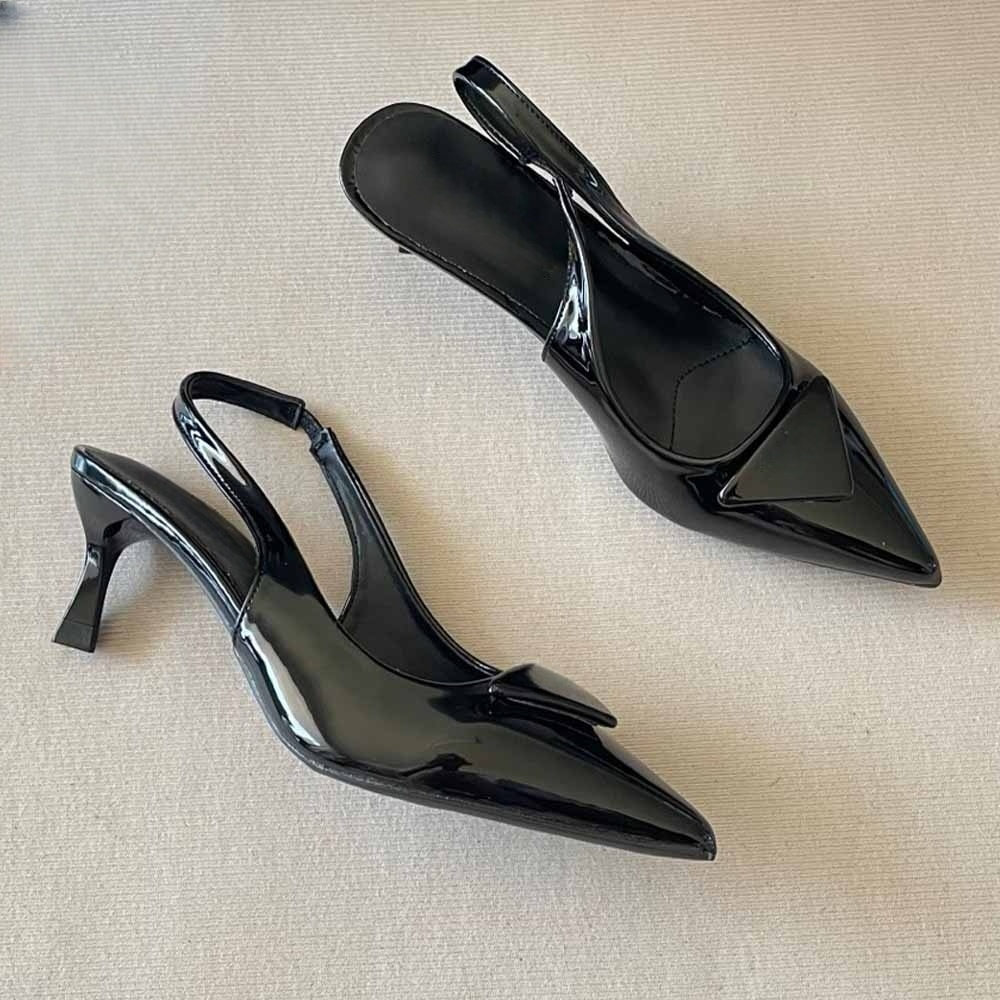 Women's new rear strap high heels have a shoe box
