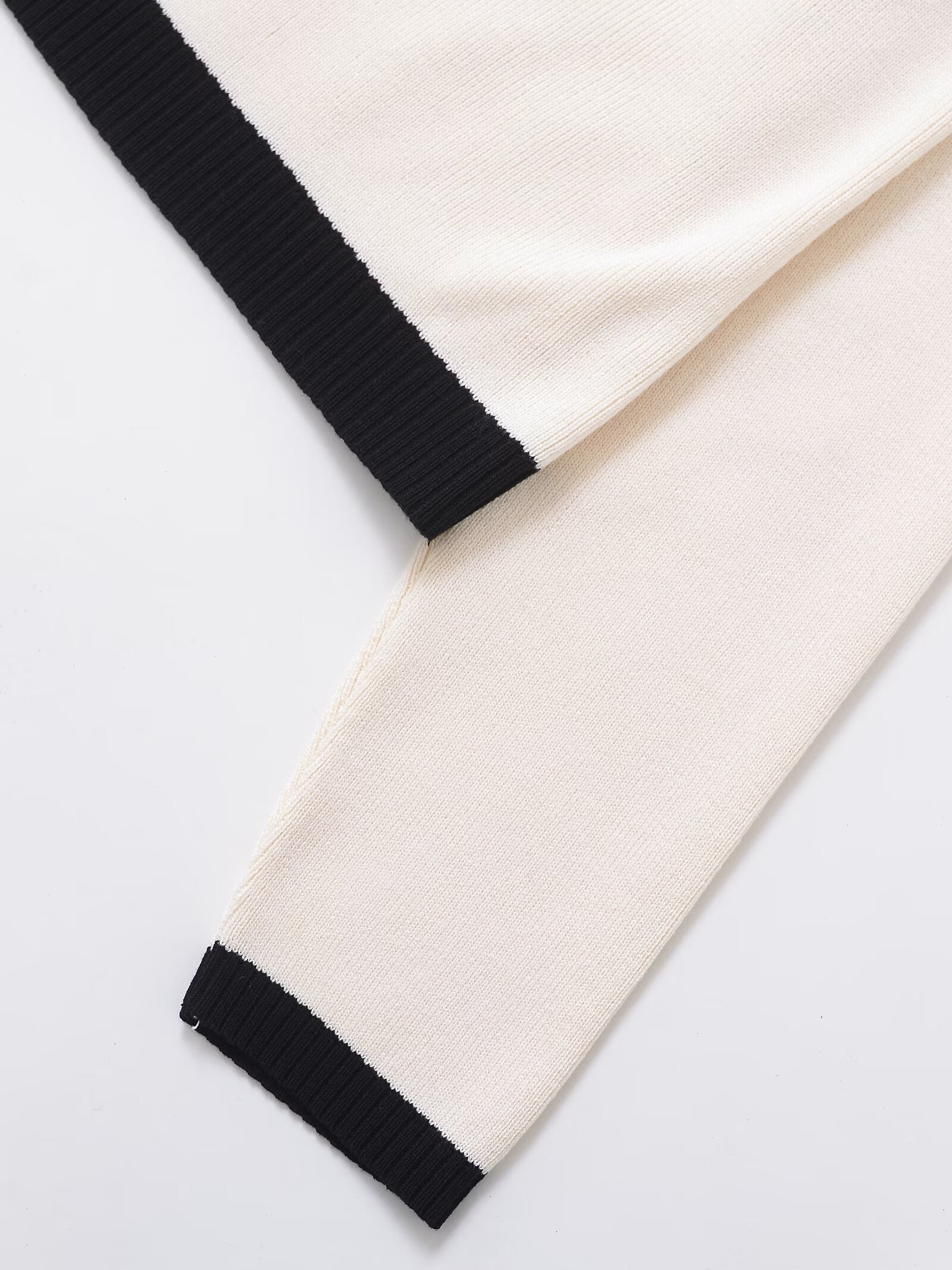 Women's new versatile fashion O-neck gold button knitted long sleeve cardigan