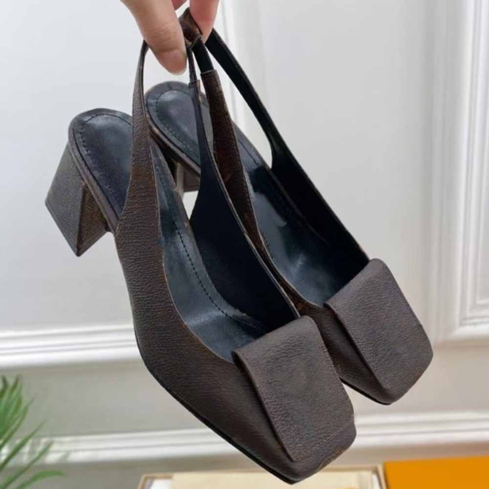 Women's new patent leather shoes with square head, thick heels and low heels have a shoe box