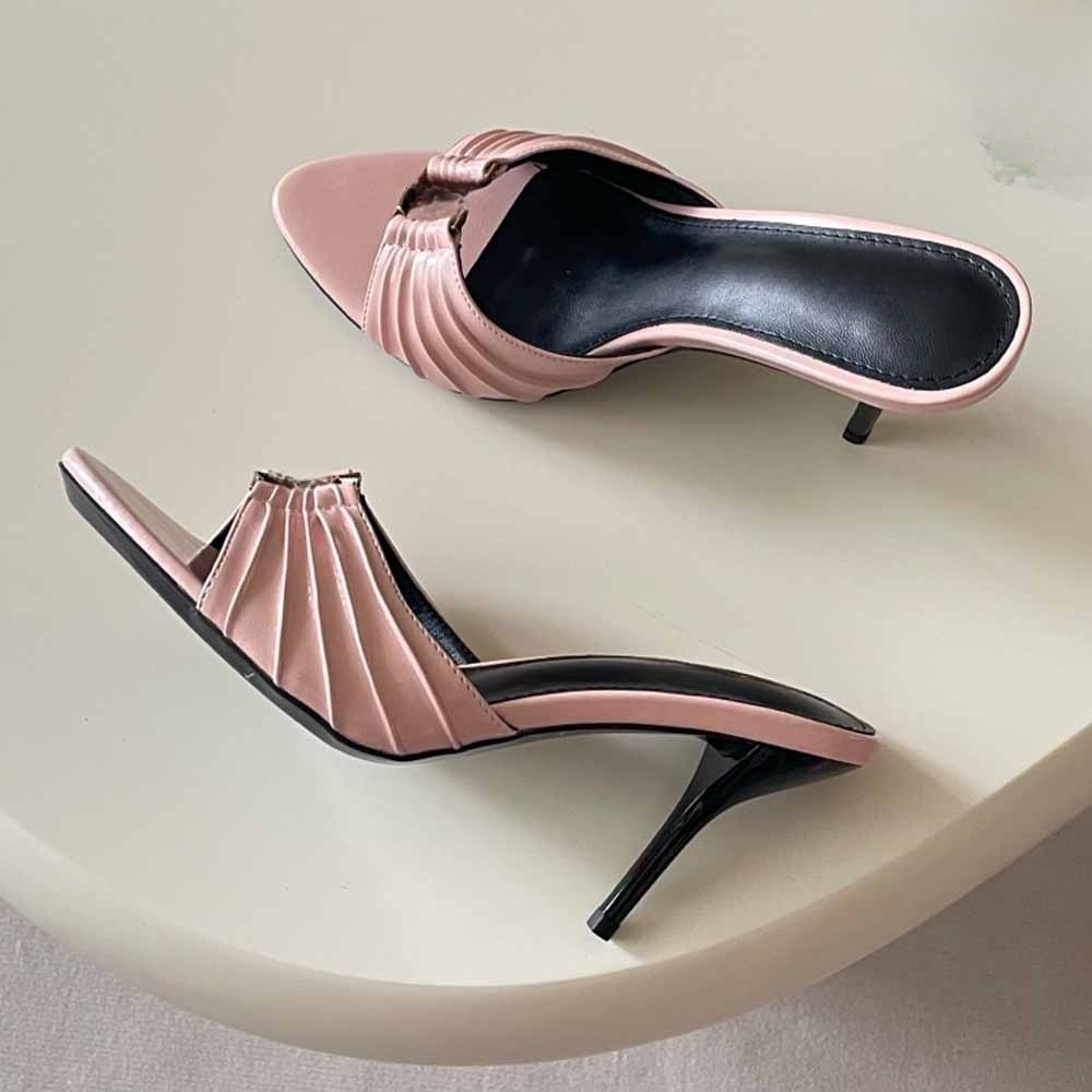 Women's new metal decorative high heels have a shoe box