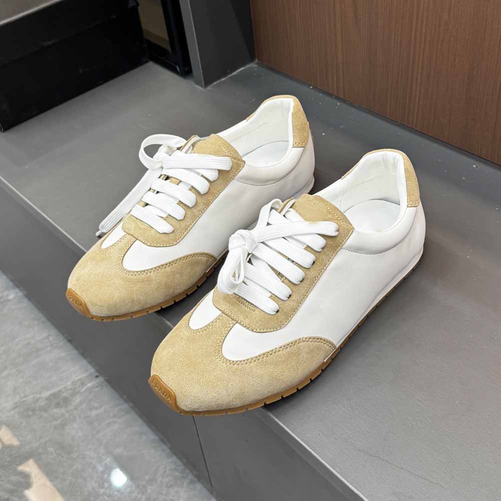 Women's new fashion non-slip lace-up casual shoes have a shoe box
