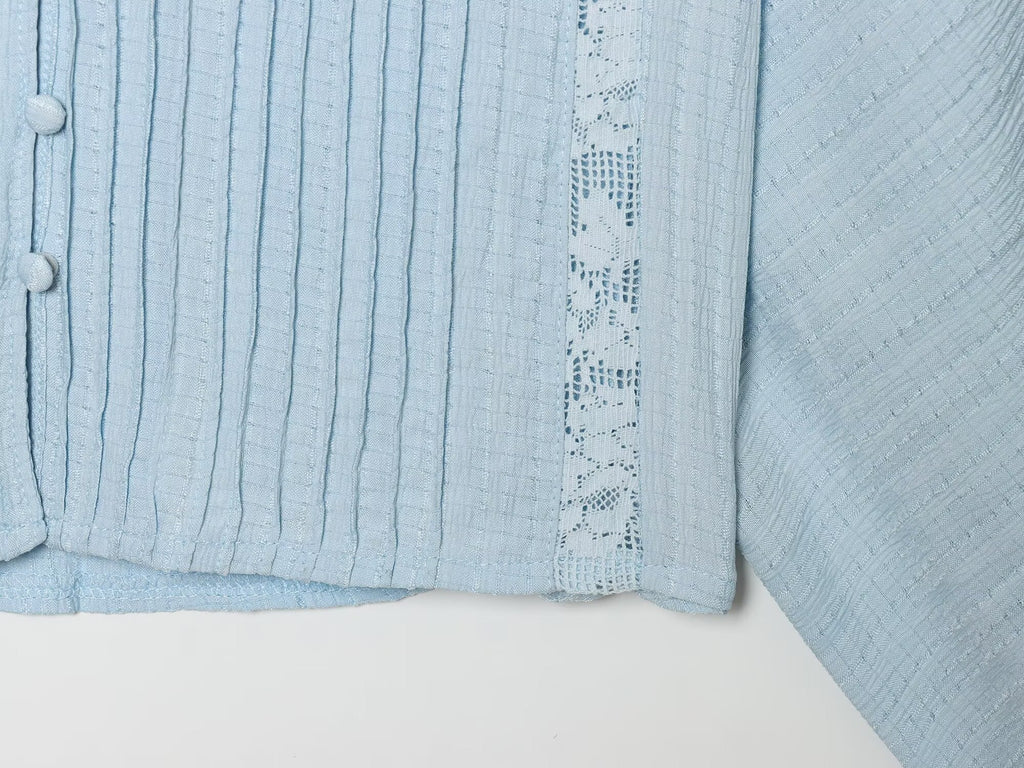 Women's contrasting embroidered V-neck shirt