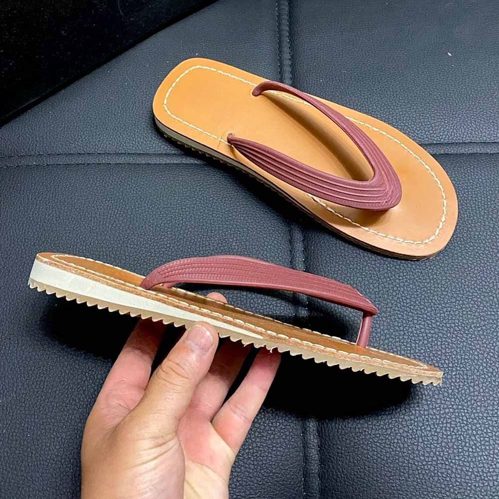 Women's new fashion flat-bottomed flip-flops have a shoe box