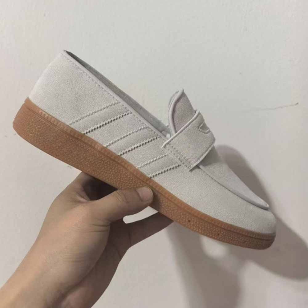 Women's new leisure and comfortable loafers have a shoe box