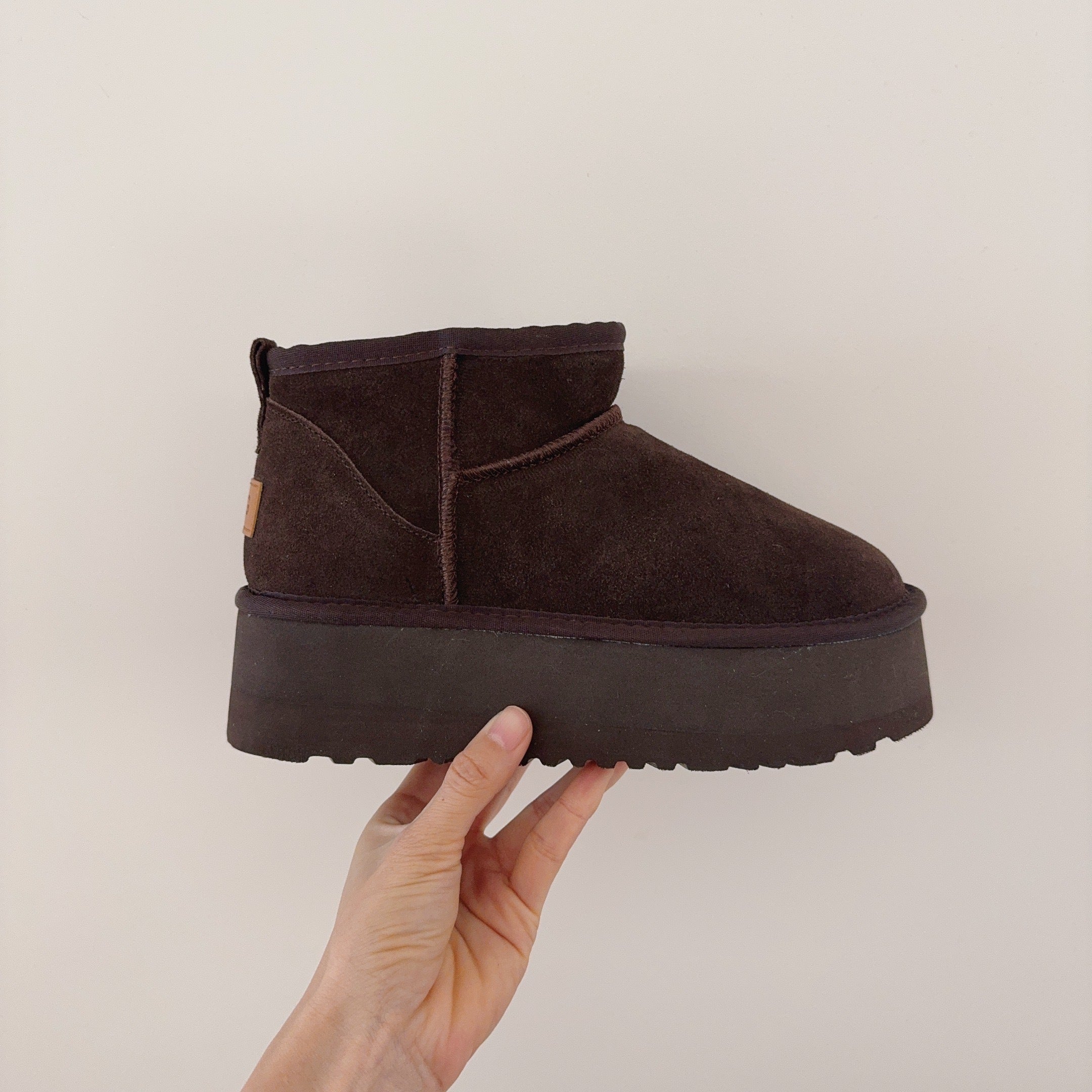 New ultra-high sole snow boots
