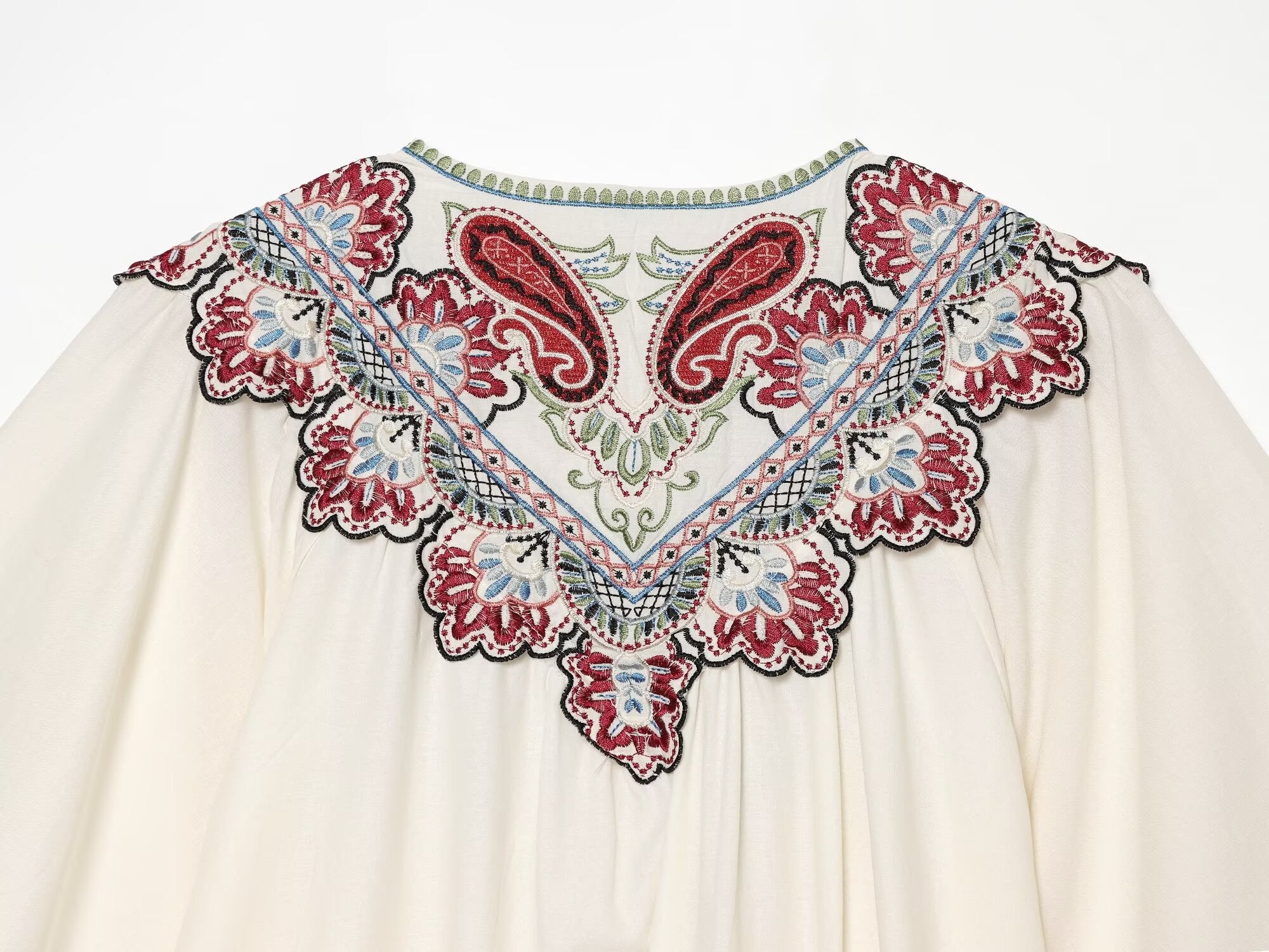 Women's embroidered decorative short sleeved dress