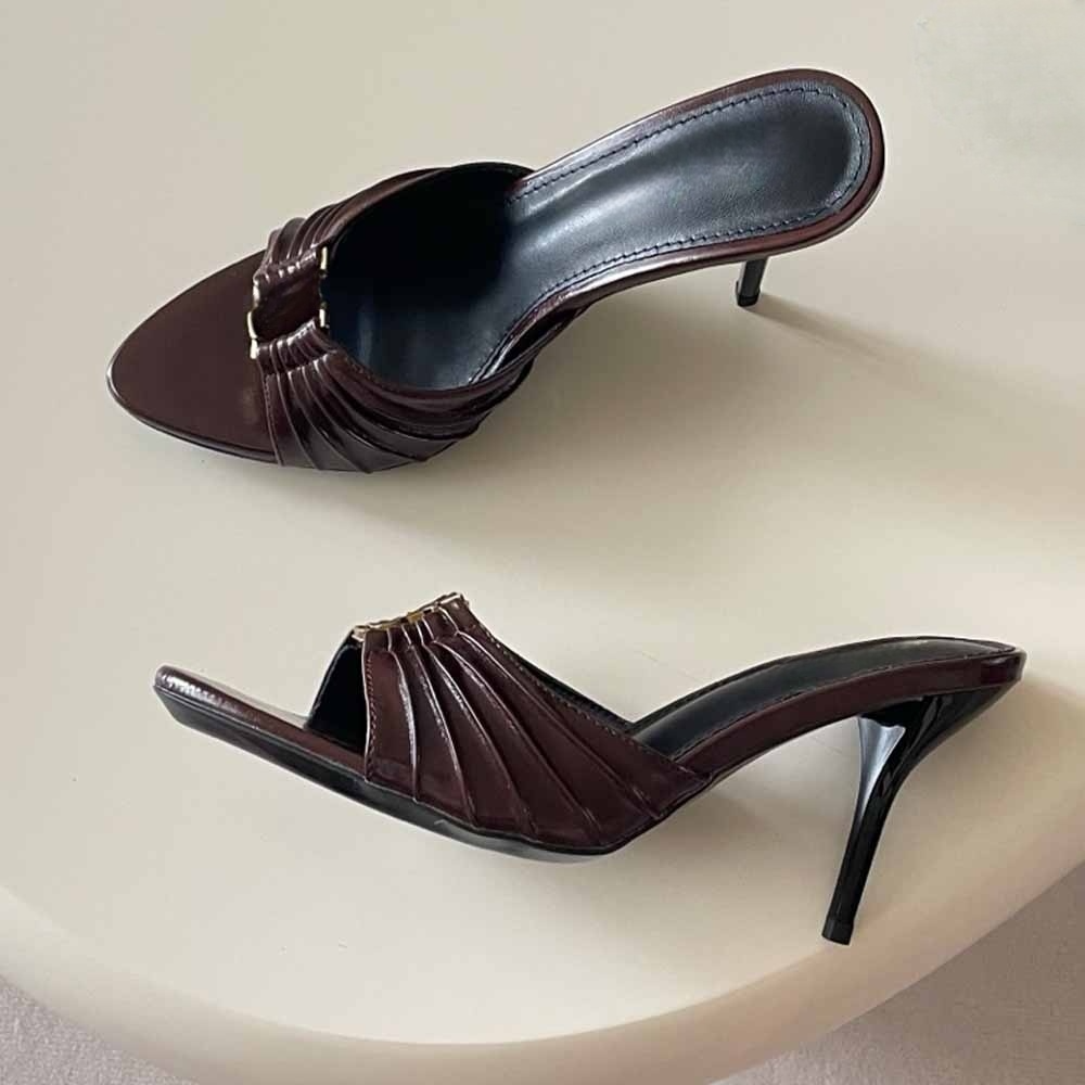 Women's new metal decorative high heels have a shoe box