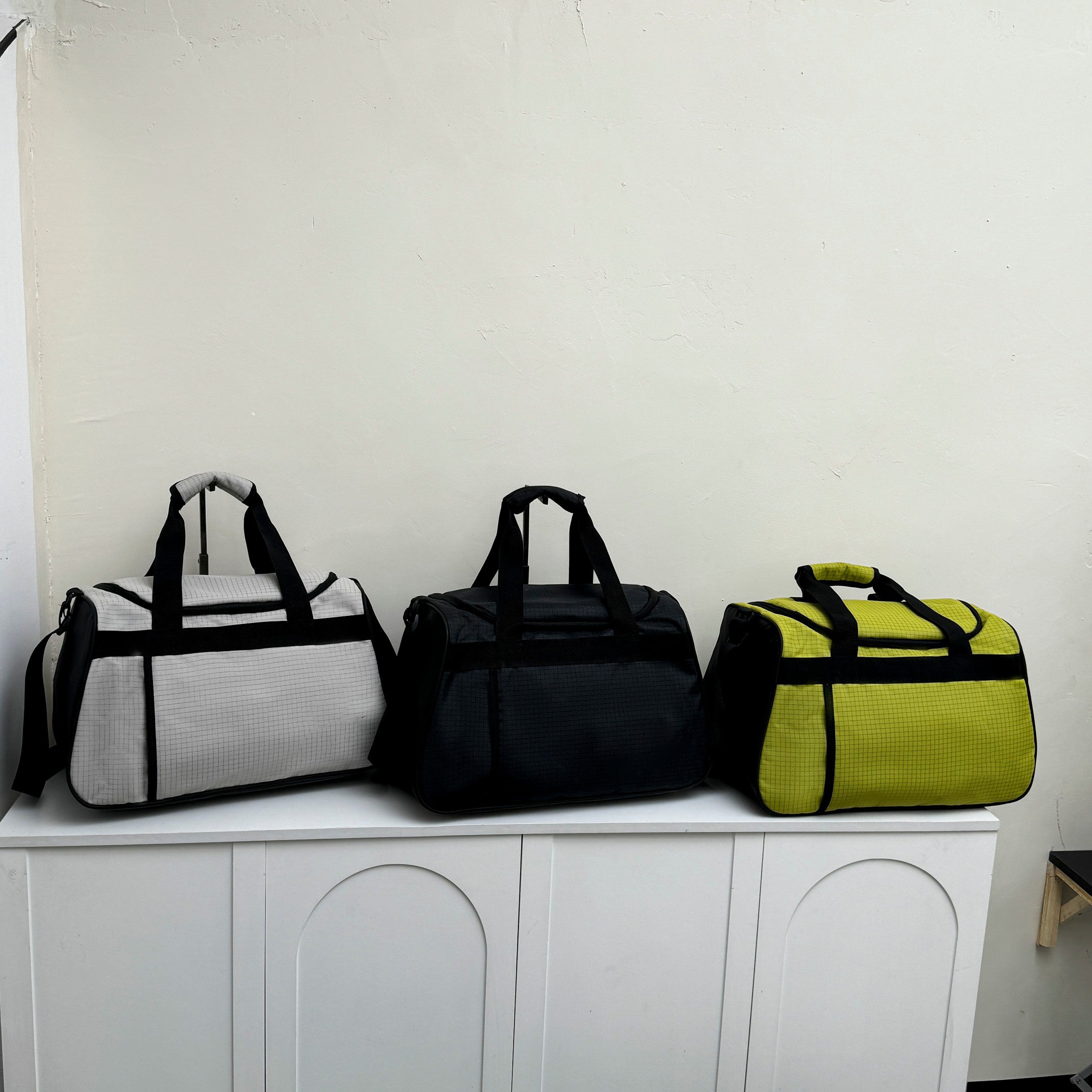 Men and Women with The New Fashion and Leisure Joker Large-capacity Travel Portable Fitness Bag Sports Backpack.