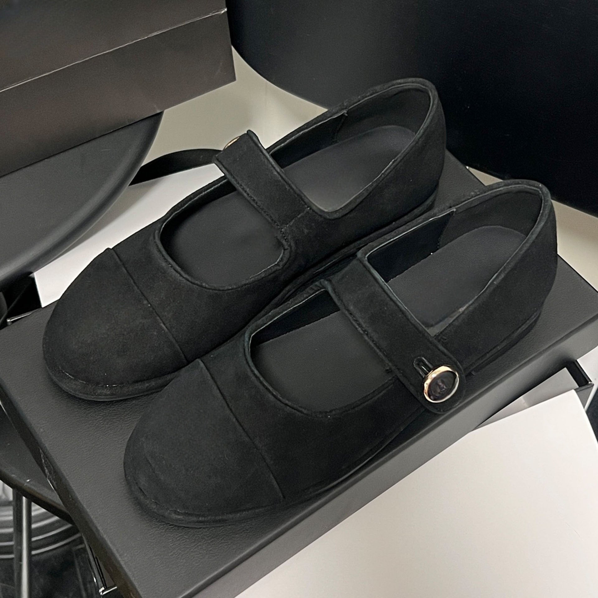 Women's new frosted flat shoes