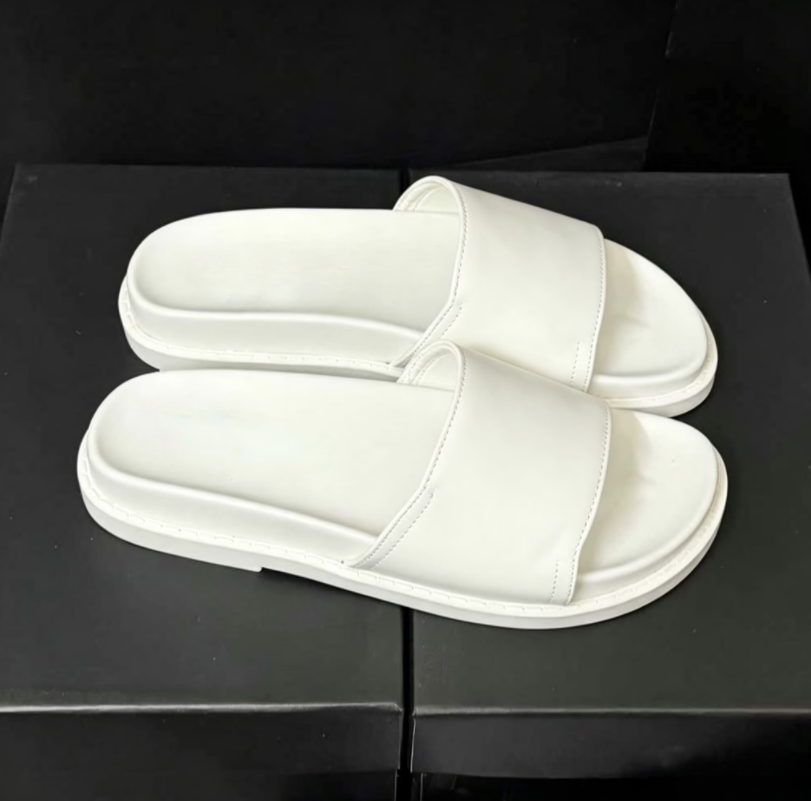 Women's new fashion contrast hollow design platform slippers have a shoe box.