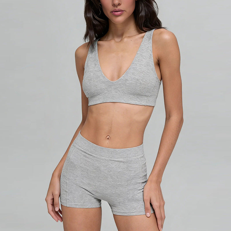 Women's new shockproof sports bra three-point shorts yoga suit with chest pad.