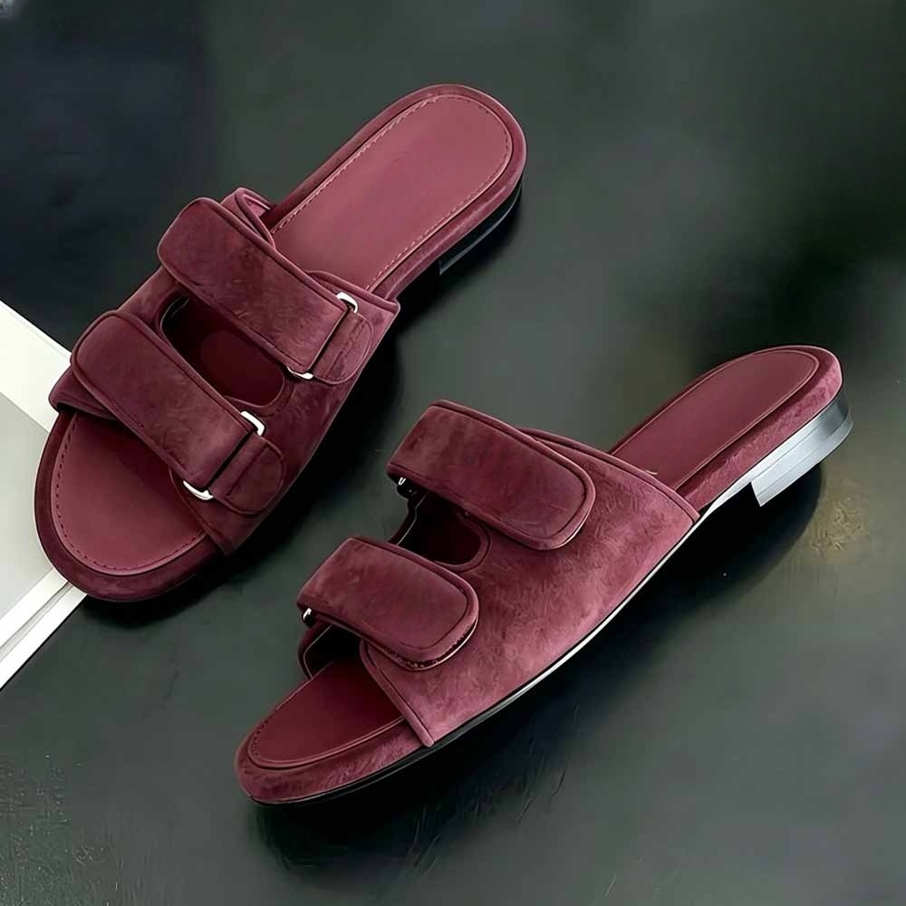 Women's new hook and loop slippers have a shoe box.