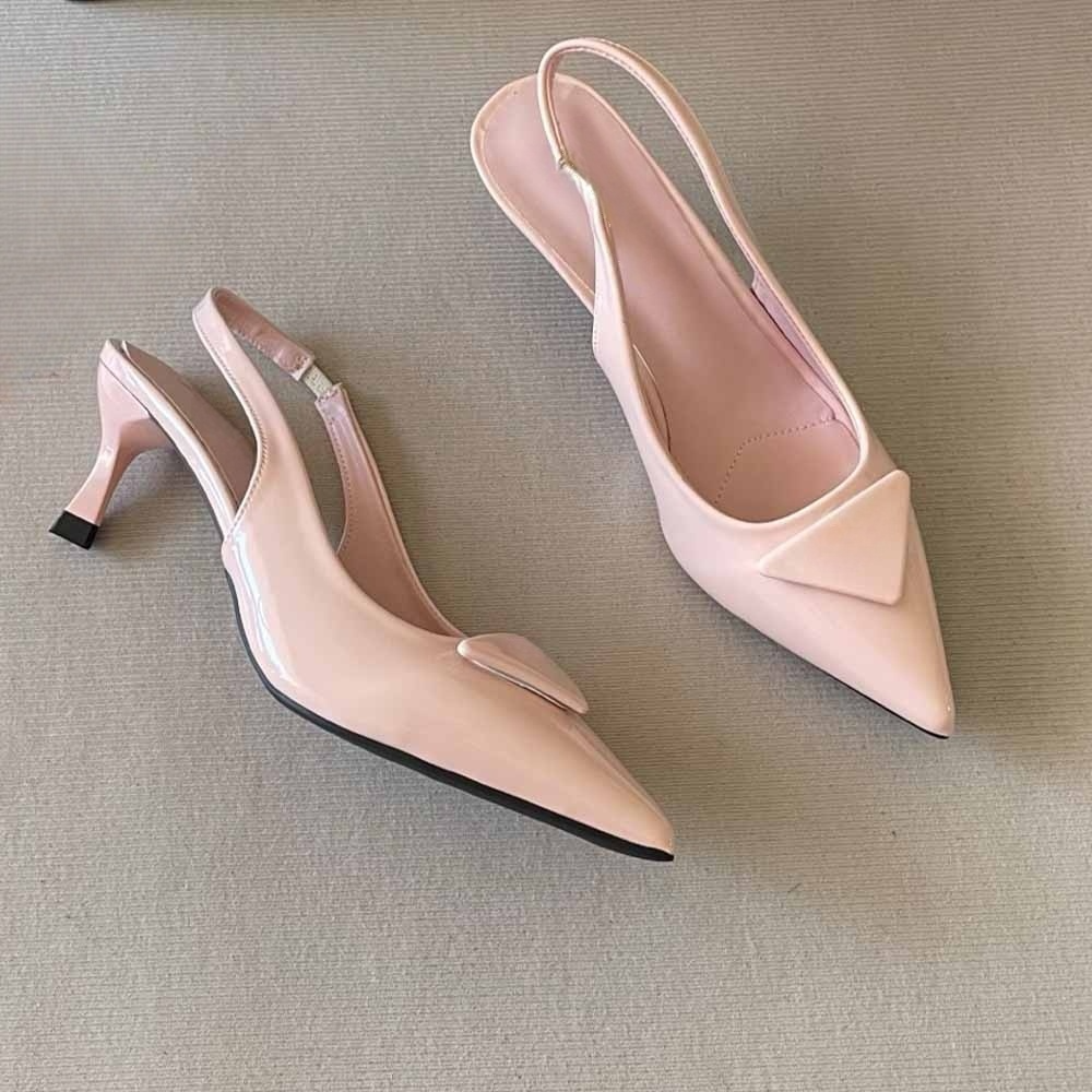 Women's new rear strap high heels have a shoe box