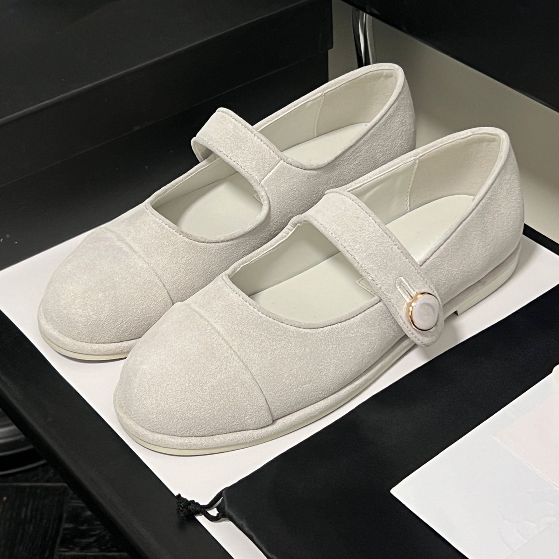 Women's new frosted flat shoes