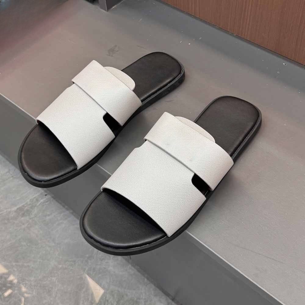 Women's new leather flat-bottomed non-slip beach slippers have a shoe box