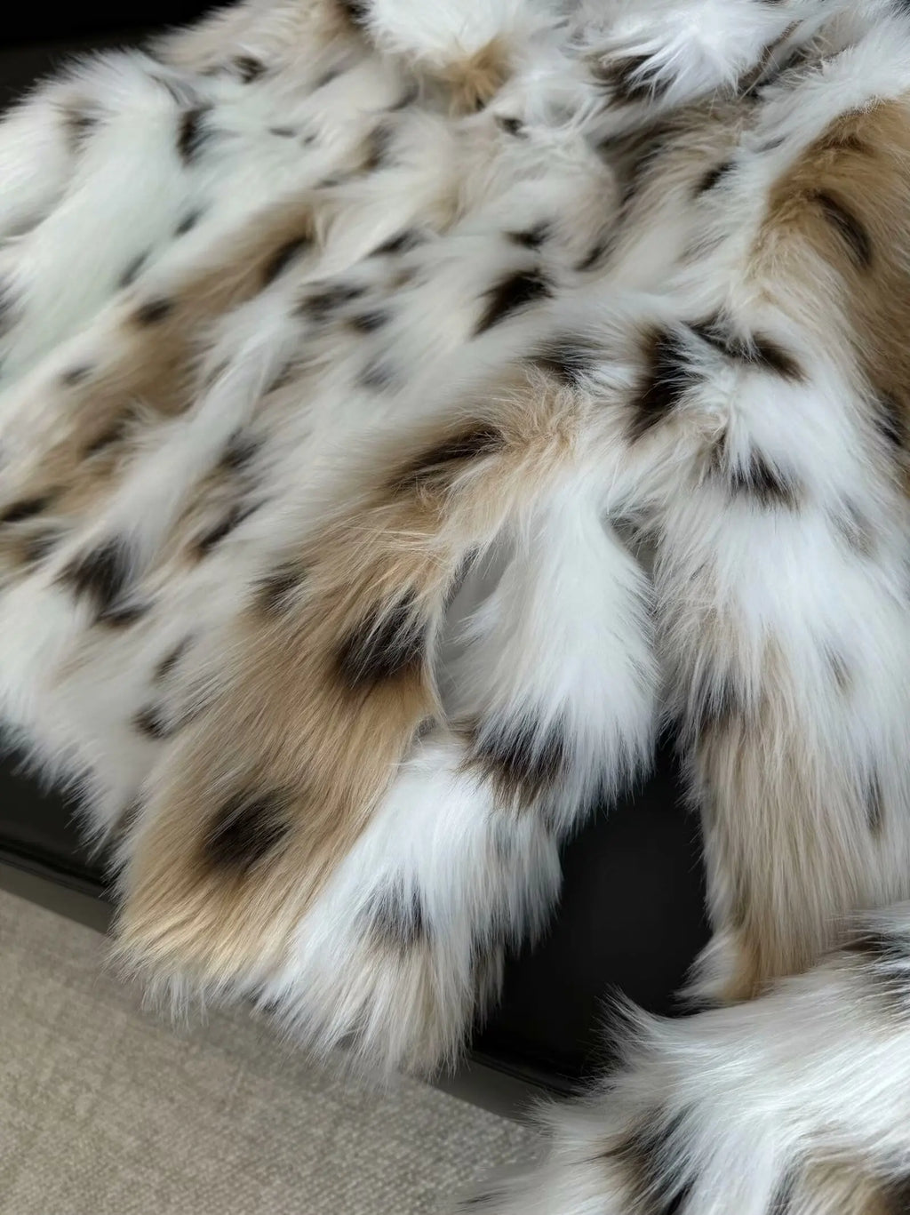 Women's winter fashion faux fur effect short warm printed striped fleece coat retro long sleeved pocket women's coat Chic top