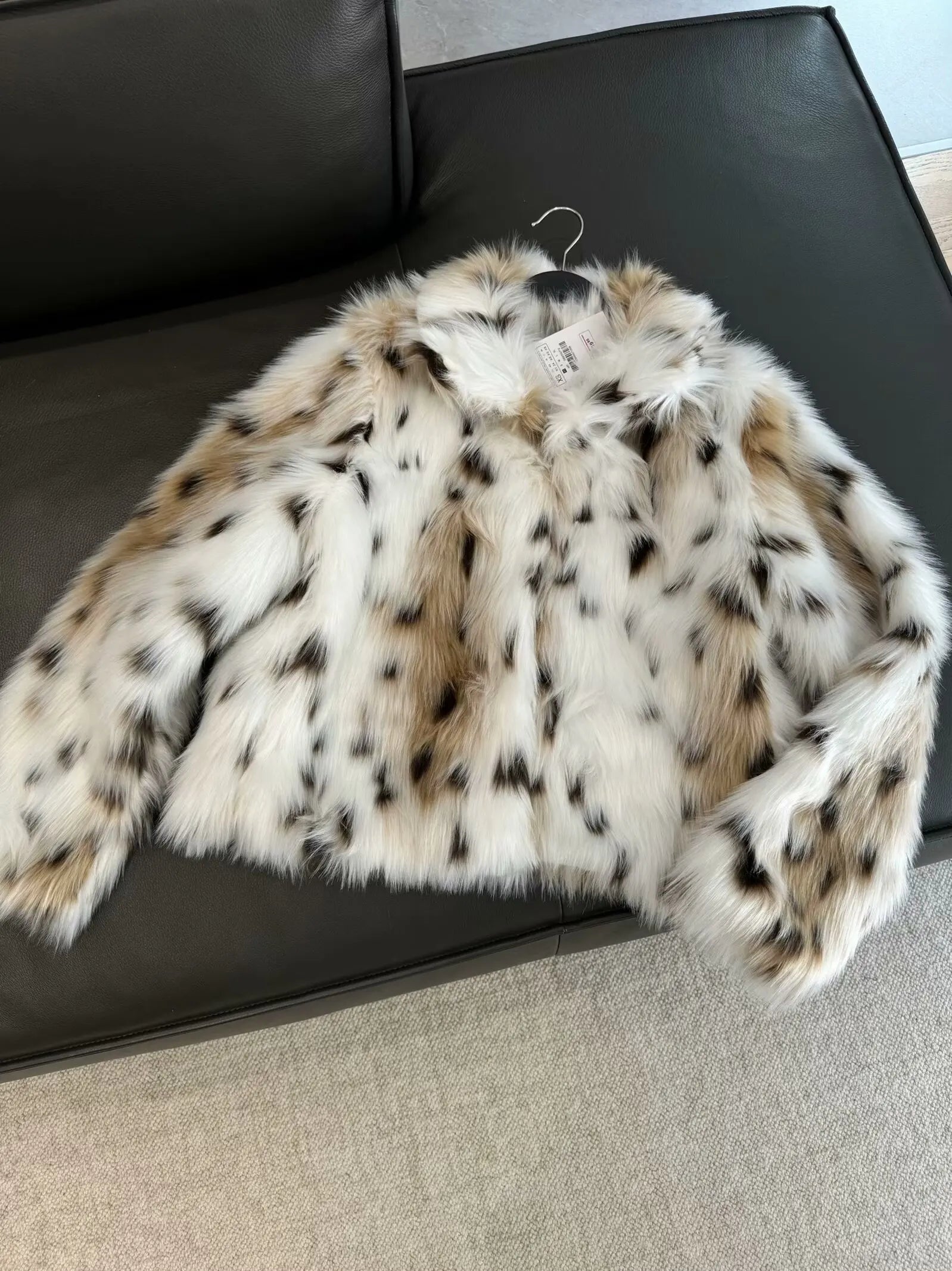 Women's winter fashion faux fur effect short warm printed striped fleece coat retro long sleeved pocket women's coat Chic top