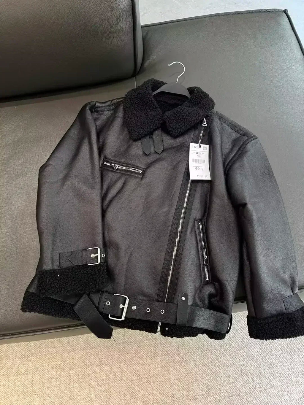 Women's winter new fashion loose warm Fur Faux Leather motorcycle style jacket retro long sleeved pocket women's jacket chic top