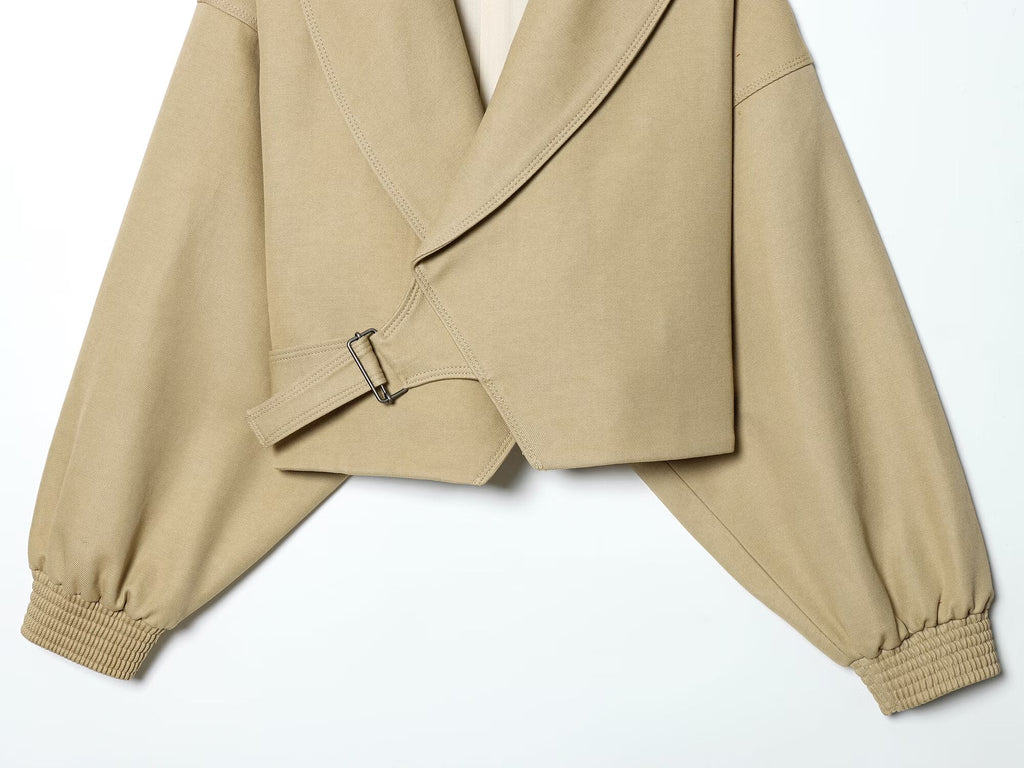 Women's long sleeved lapel short Coat