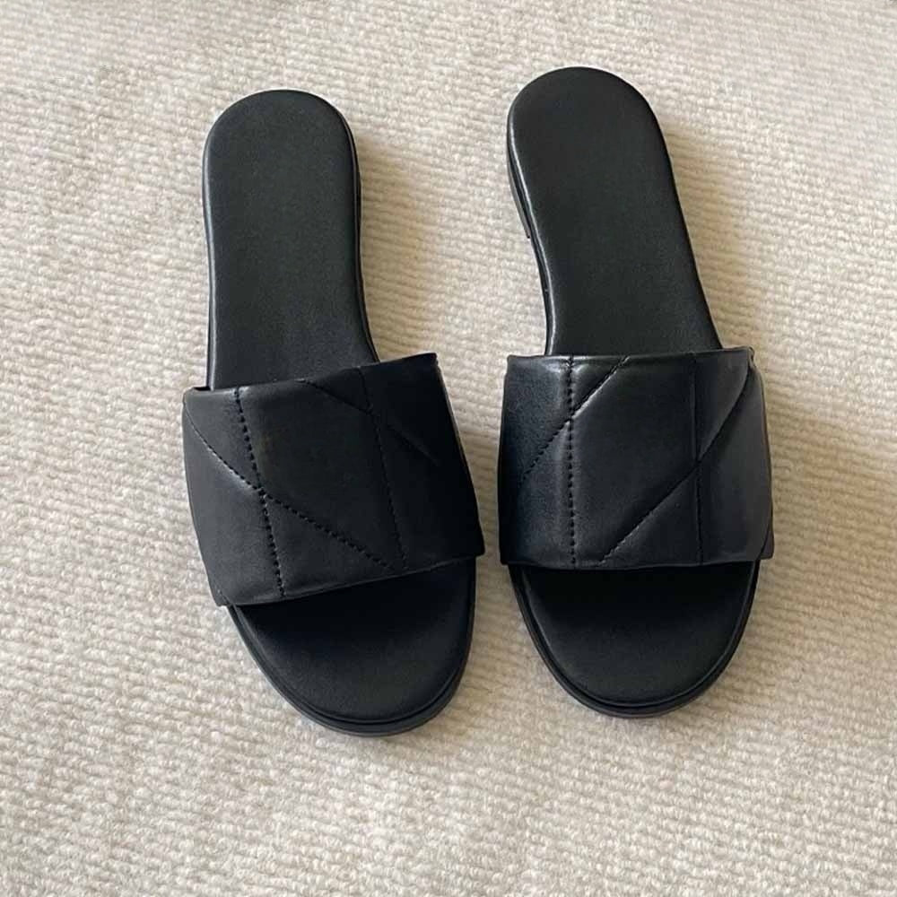Women's new fashion embroidered thin-soled slippers have a shoe box