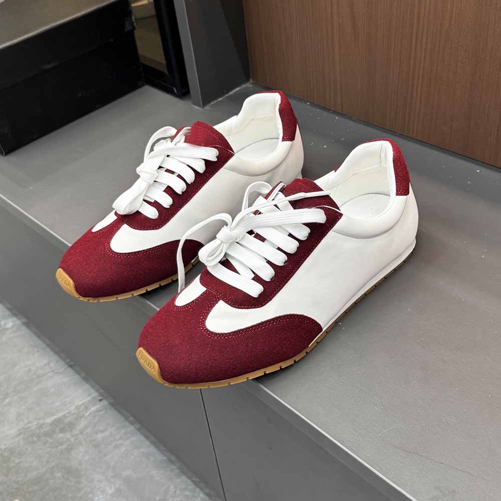 Women's new fashion non-slip lace-up casual shoes have a shoe box