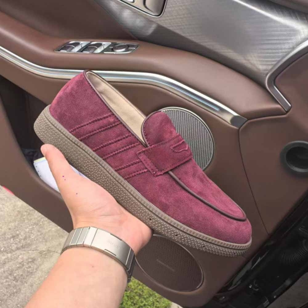 Women's new leisure and comfortable loafers have a shoe box
