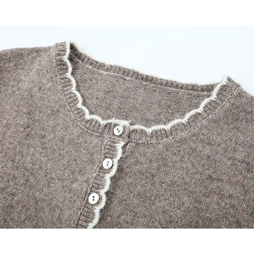 Women's contrasting spliced trimmed knitted Coat