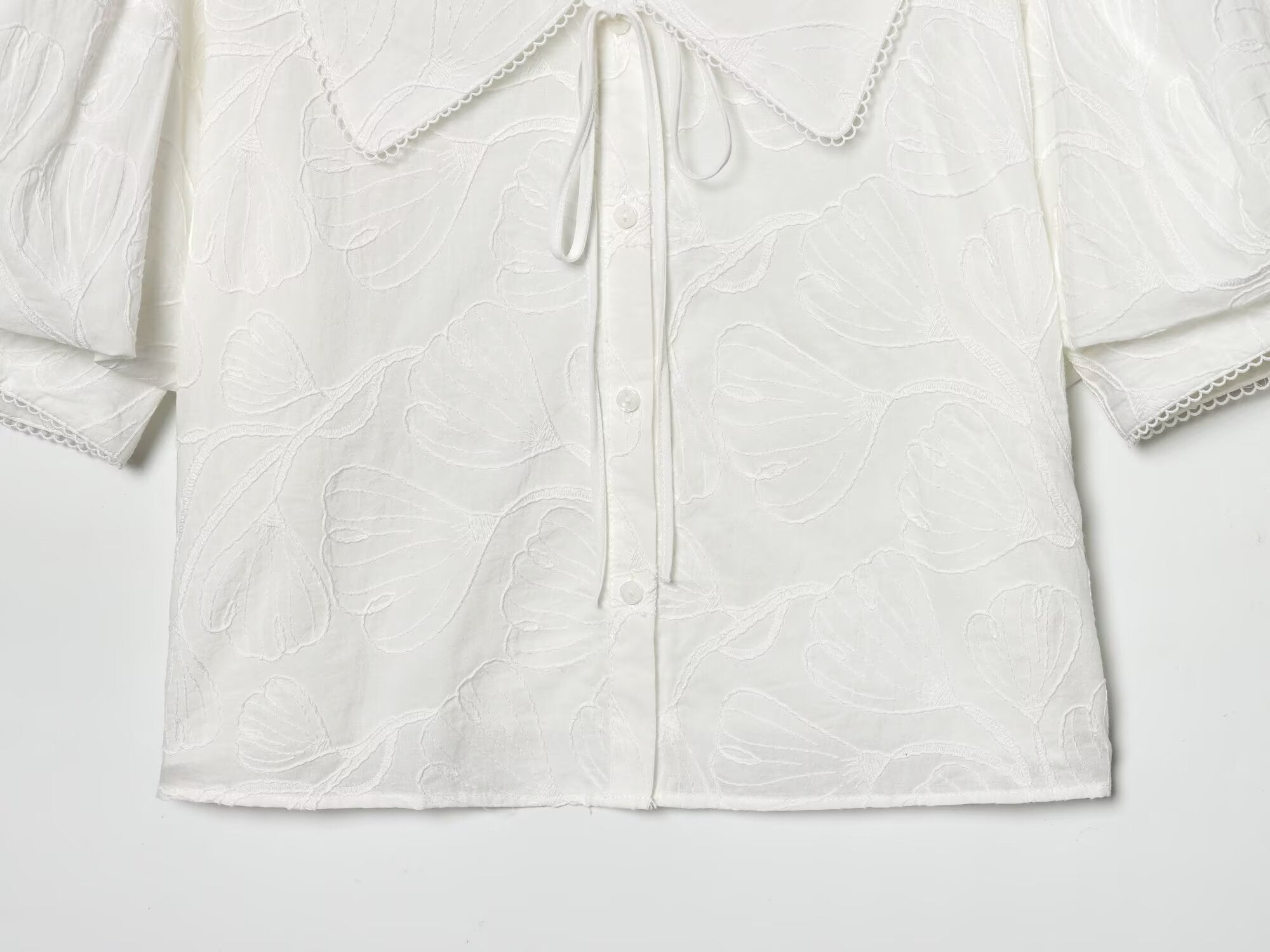 Women's new small round Neck embroidered shirt