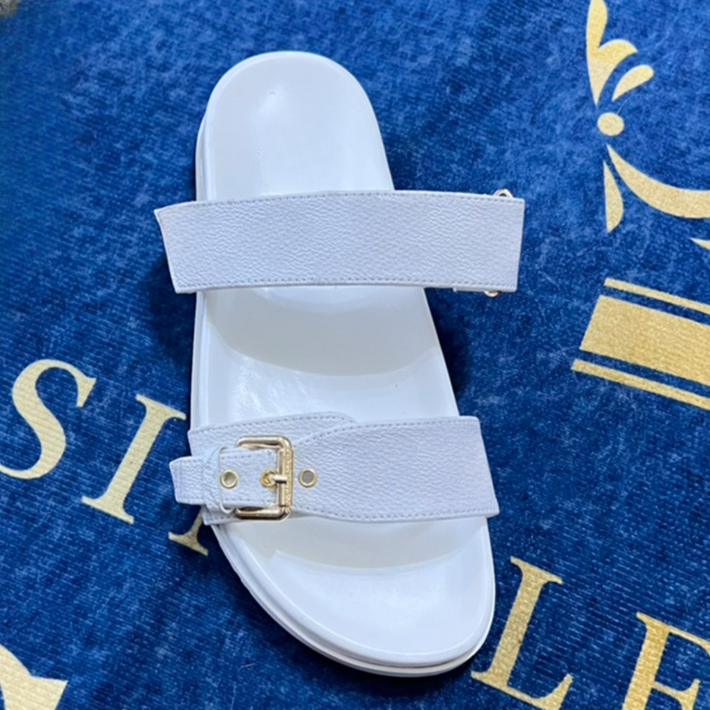 Women's new metal buckle hook and loop sandals have a shoe box