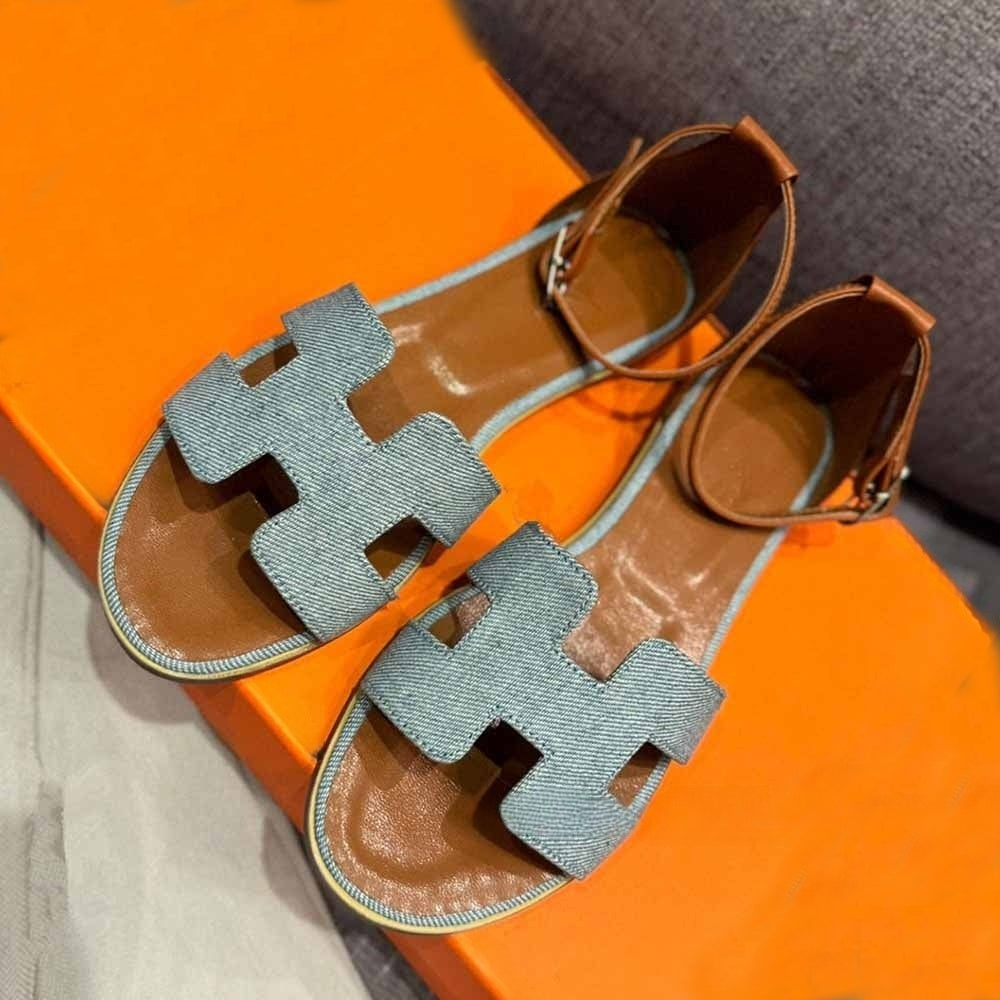 Women's new flat sandals with open toes. have a shoe box