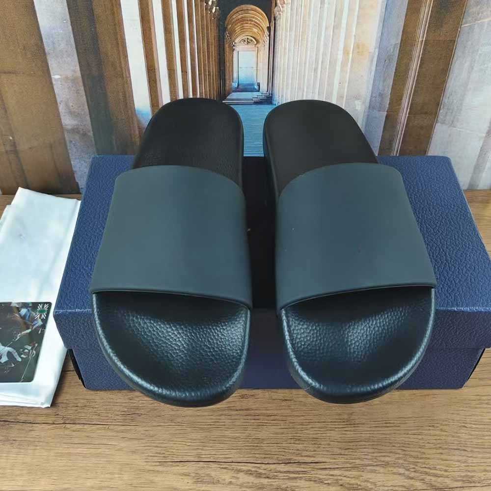 Women's new fashion Joker outdoor flat-bottomed beach slippers have a shoe box
