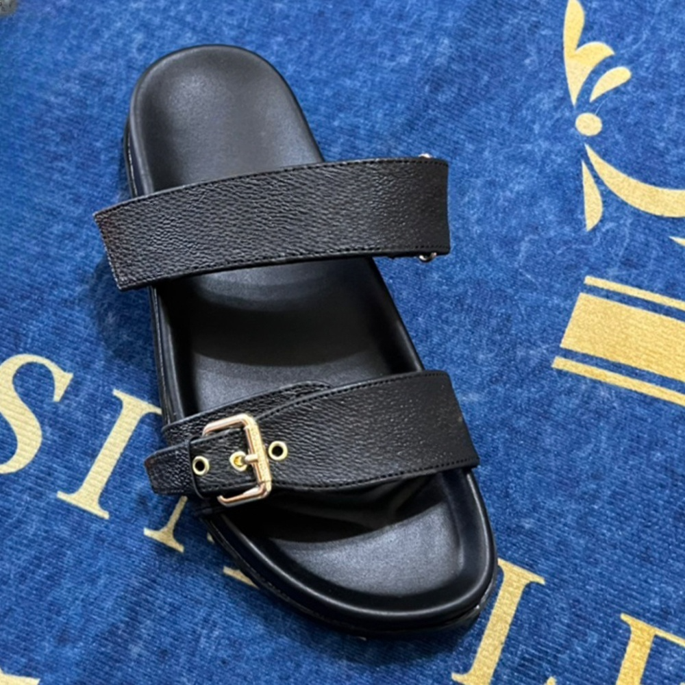 Women's new metal buckle hook and loop sandals have a shoe box
