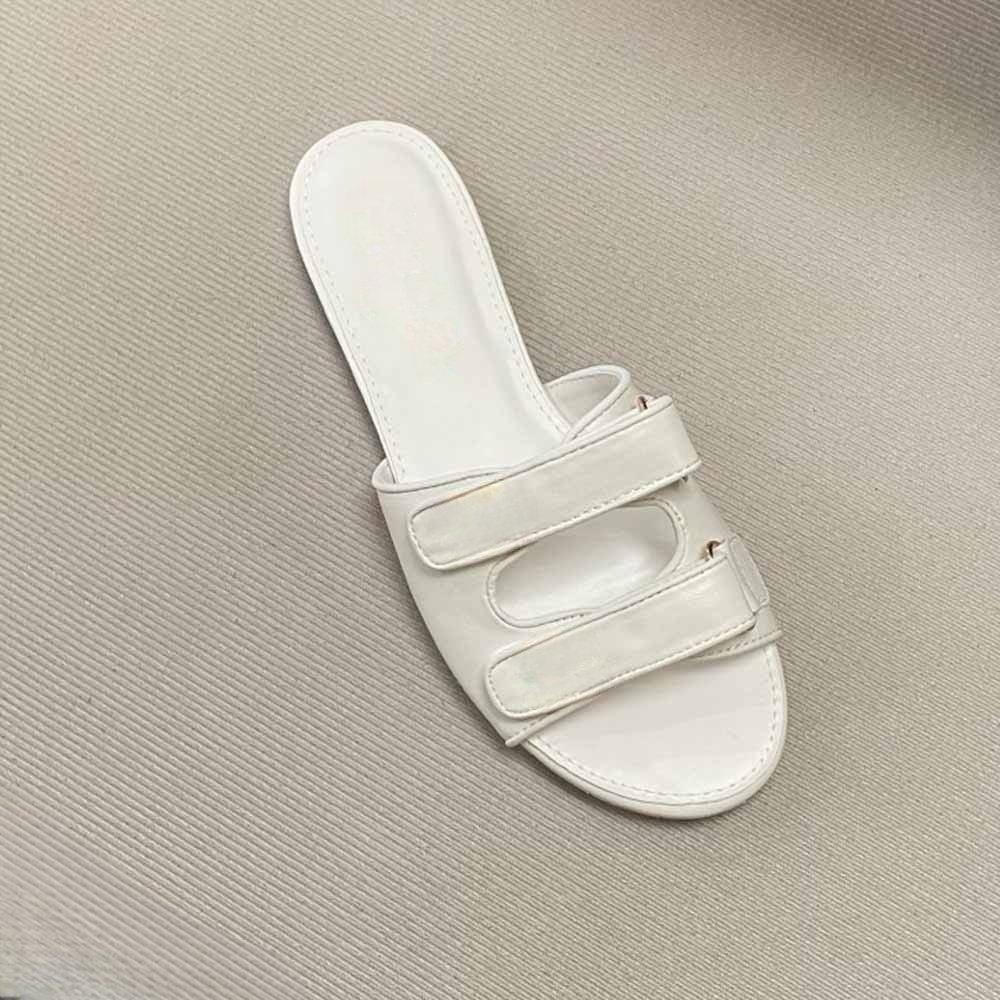 Women's new thin bottom rhinestone decorative slippers have a shoe box
