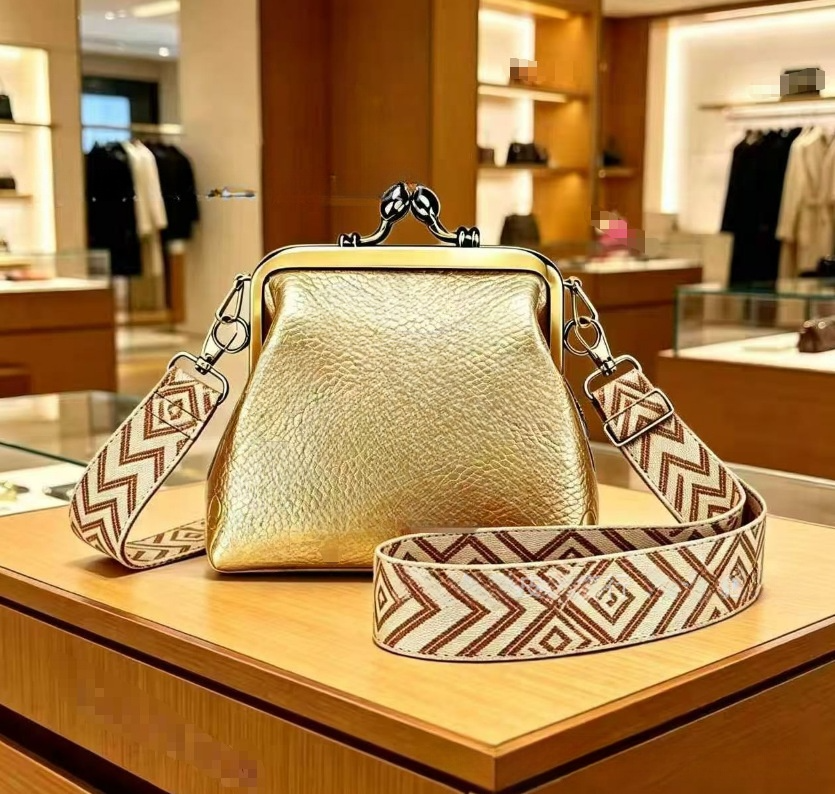 Women's new wide shoulder strap mini clip coin purse crossbody bag