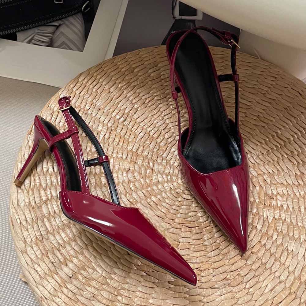 Women's new pointed high-heeled sandals have a shoe box