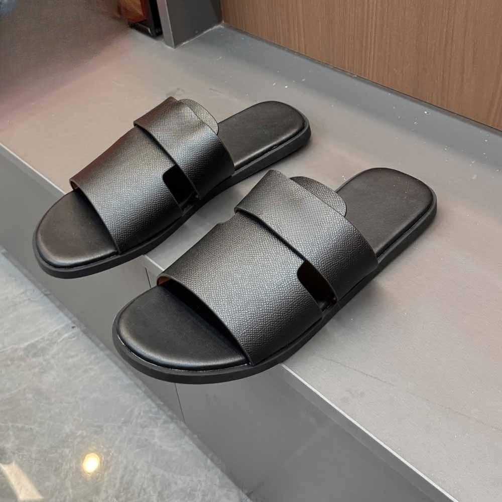 Women's new leather flat-bottomed non-slip beach slippers have a shoe box