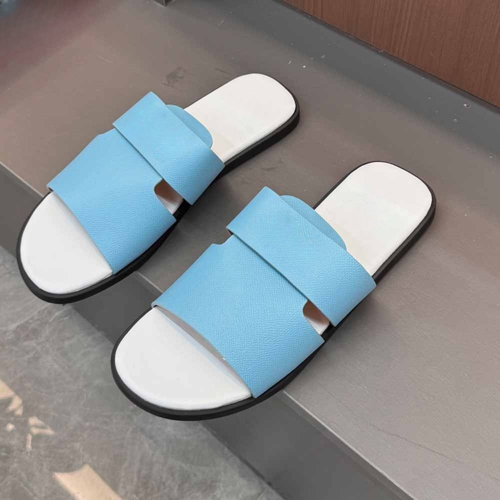 Women's new leather flat-bottomed non-slip beach slippers have a shoe box