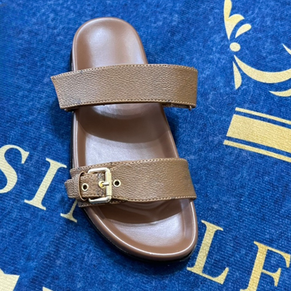 Women's new metal buckle hook and loop sandals have a shoe box