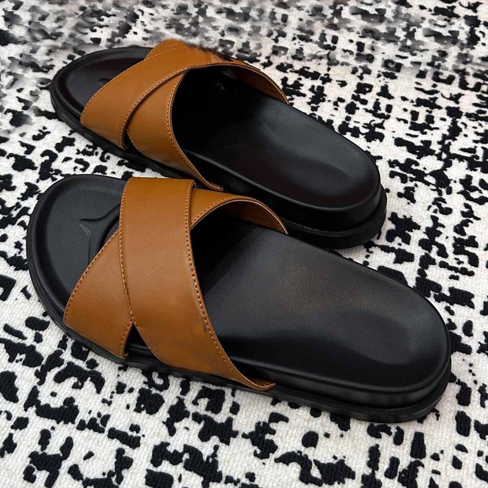 Women's new thick-soled comfortable slippers have a shoe box